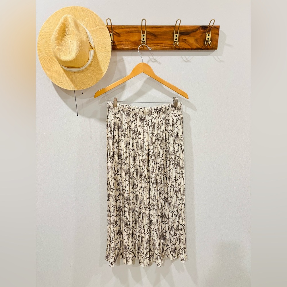 Stitch Fix Cream  Alice Blue Pleated Palazzo Pants‎ taupe and cream color size M